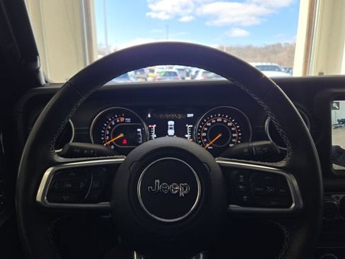 Used 2020 Jeep Gladiator Overland AWD/4WD image 28