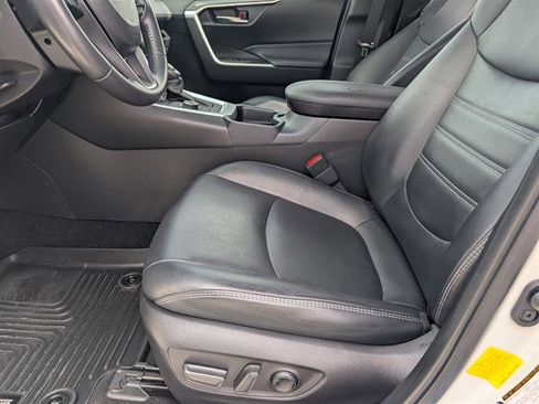 Certified 2021 Toyota RAV4 XLE Premium image 9