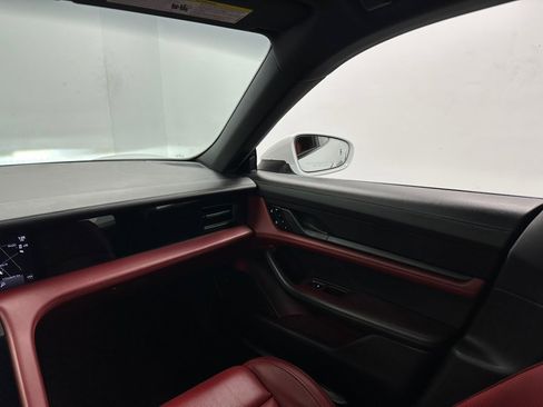 Used 2020 Porsche Taycan 4S image 40