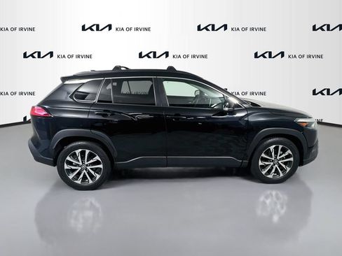 Used 2023 Toyota Corolla Cross XLE w/ Convenience Package FWD image 9