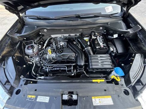 Used 2022 Volkswagen Taos SE w/ Panoramic Sunroof Package image 21