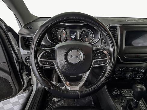 Used 2019 Jeep Cherokee Latitude Plus image 13