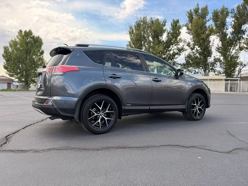 Used 2018 Toyota RAV4 SE AWD/4WD image 8