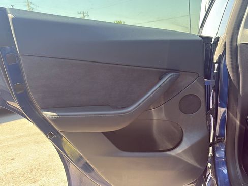 Used 2022 Tesla Model Y Performance AWD/4WD image 17