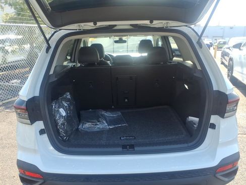 New 2026 Volkswagen Taos SE AWD/4WD image 8