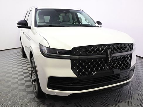 New 2026 Lincoln Navigator L Black Label AWD/4WD image 9