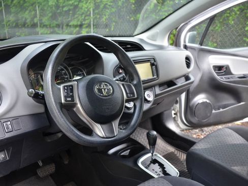 Used 2017 Toyota Yaris L FWD image 10