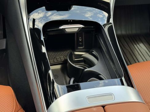 Used 2024 Mercedes-Benz GLC 300 4MATIC image 19