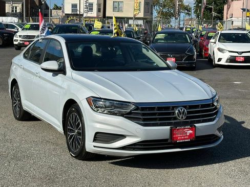 Used 2019 Volkswagen Jetta SE w/ Cold Weather Package FWD image 3