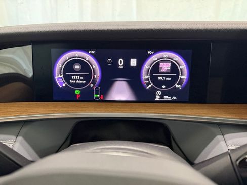 Used 2025 Volkswagen Tiguan SEL R-Line image 17