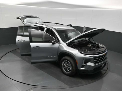 Used 2024 Chevrolet Traverse LT image 33