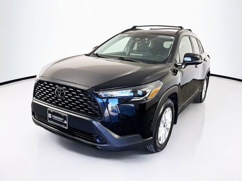 Used 2023 Toyota Corolla Cross LE w/ Moonroof Package AWD/4WD image 3