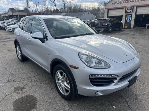 Used 2014 Porsche Cayenne S w/ Basic Package image 4