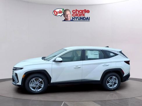 New 2026 Hyundai Tucson SE FWD image 2