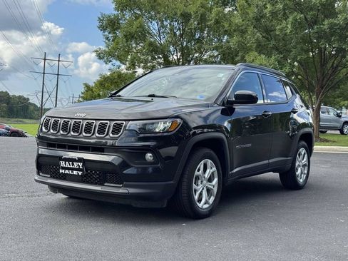 Used 2024 Jeep Compass Latitude AWD/4WD image 25