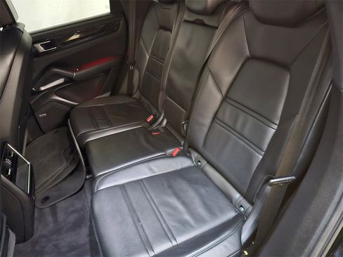 Used 2019 Porsche Cayenne Base image 17