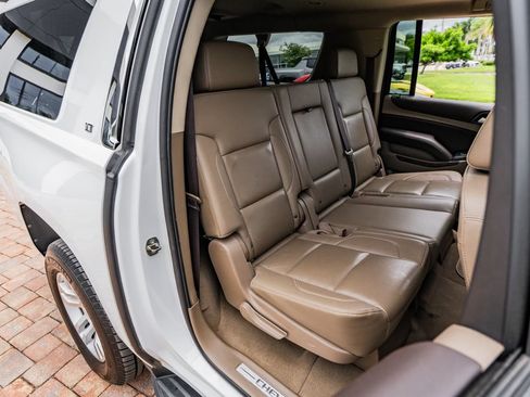 Used 2019 Chevrolet Suburban LT RWD image 39