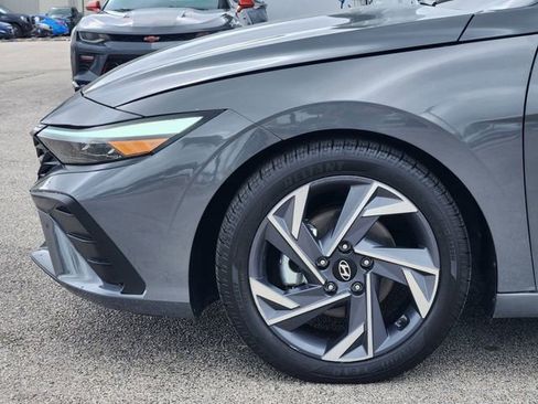 Used 2024 Hyundai Elantra Limited FWD image 5