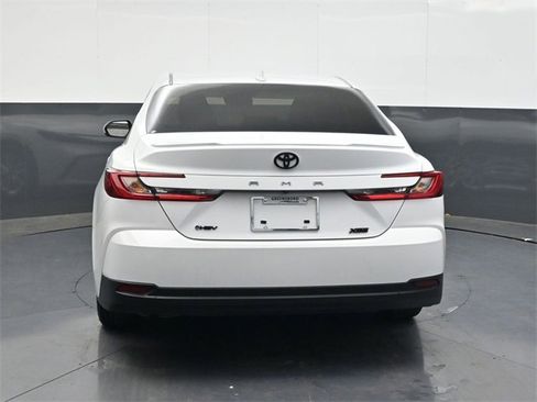 Used 2025 Toyota Camry LE w/ Convenience Package image 5