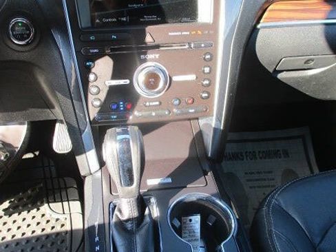 Used 2017 Ford Explorer XLT w/ Equipment Group 202A image 10