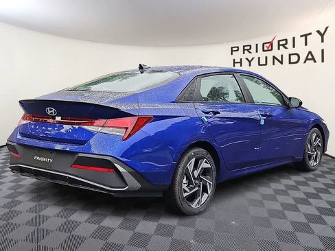 Used 2025 Hyundai Elantra Sport FWD image 4