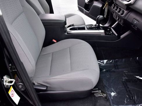 Used 2019 Toyota Tacoma SR5 image 11