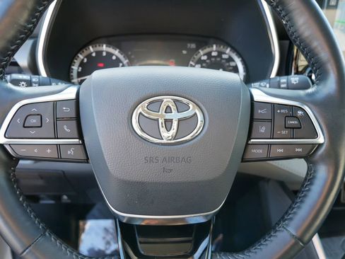 Used 2021 Toyota Highlander Limited AWD/4WD image 19