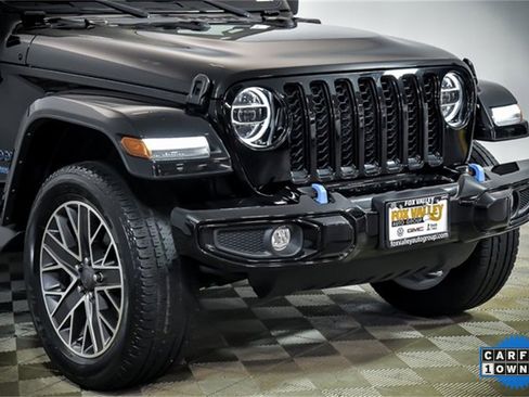 Used 2022 Jeep Wrangler Unlimited Sahara image 2