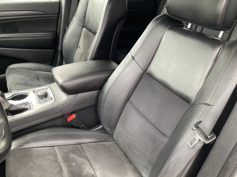 Used 2022 Jeep Grand Cherokee Laredo X AWD/4WD image 32