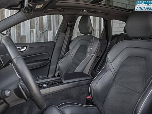 Used 2018 Volvo XC60 T5 R-Design w/ Convenience Package AWD/4WD image 12
