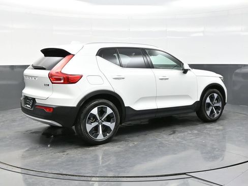 Used 2025 Volvo XC40 B5 Plus AWD/4WD image 7