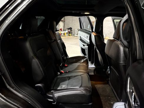 Used 2018 Ford Explorer Limited AWD/4WD image 22