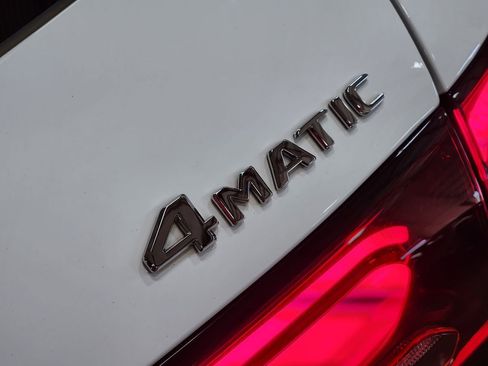 Used 2025 Mercedes-Benz GLC 300 4MATIC image 26