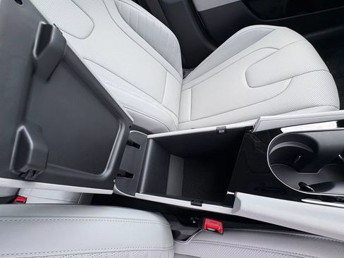 New 2026 Hyundai Elantra Limited FWD image 26