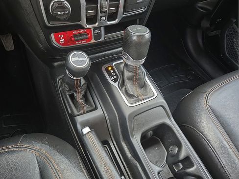 Used 2023 Jeep Gladiator Mojave w/ Cold Weather Group image 31