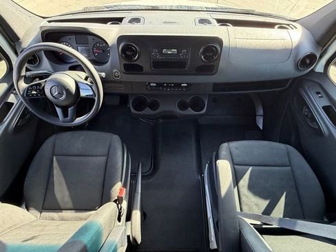 Used 2019 Mercedes-Benz Sprinter 2500 image 11