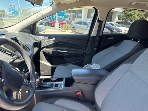 Used 2017 Ford Escape SE w/ Equipment Group 201A FWD image 22