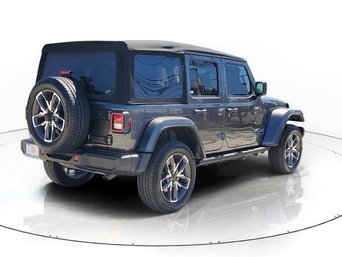 Used 2024 Jeep Wrangler Unlimited AWD/4WD image 4