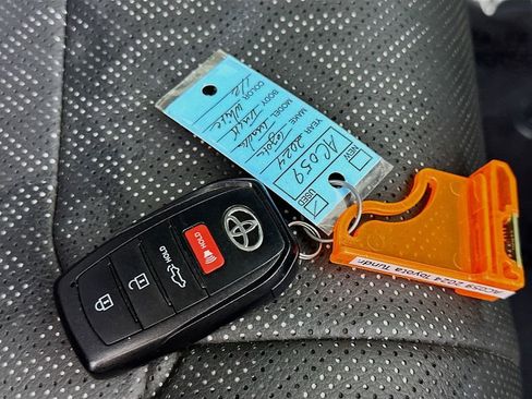 Used 2024 Toyota Tundra SR5 w/ SR5 Premium Package AWD/4WD image 35