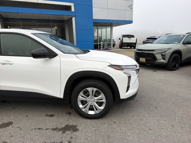 Used 2024 Chevrolet Trax LS FWD image 2