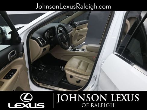 Used 2017 Jeep Grand Cherokee Limited image 13