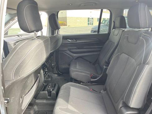 Used 2023 Jeep Grand Cherokee L Laredo image 24