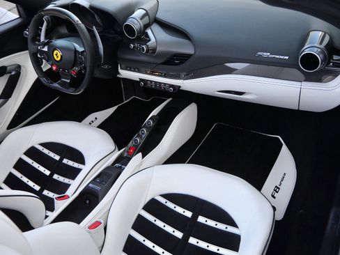 Used 2022 Ferrari F8 Tributo image 27