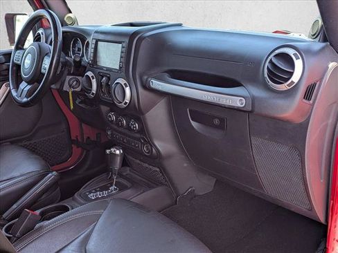 Used 2014 Jeep Wrangler Unlimited Sahara w/ Connectivity Group AWD/4WD image 19