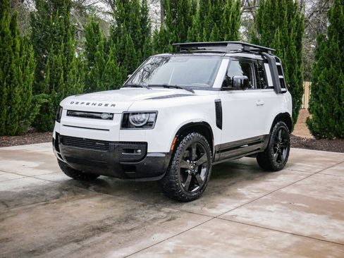 Used 2023 Land Rover Defender 90 X-Dynamic SE image 5