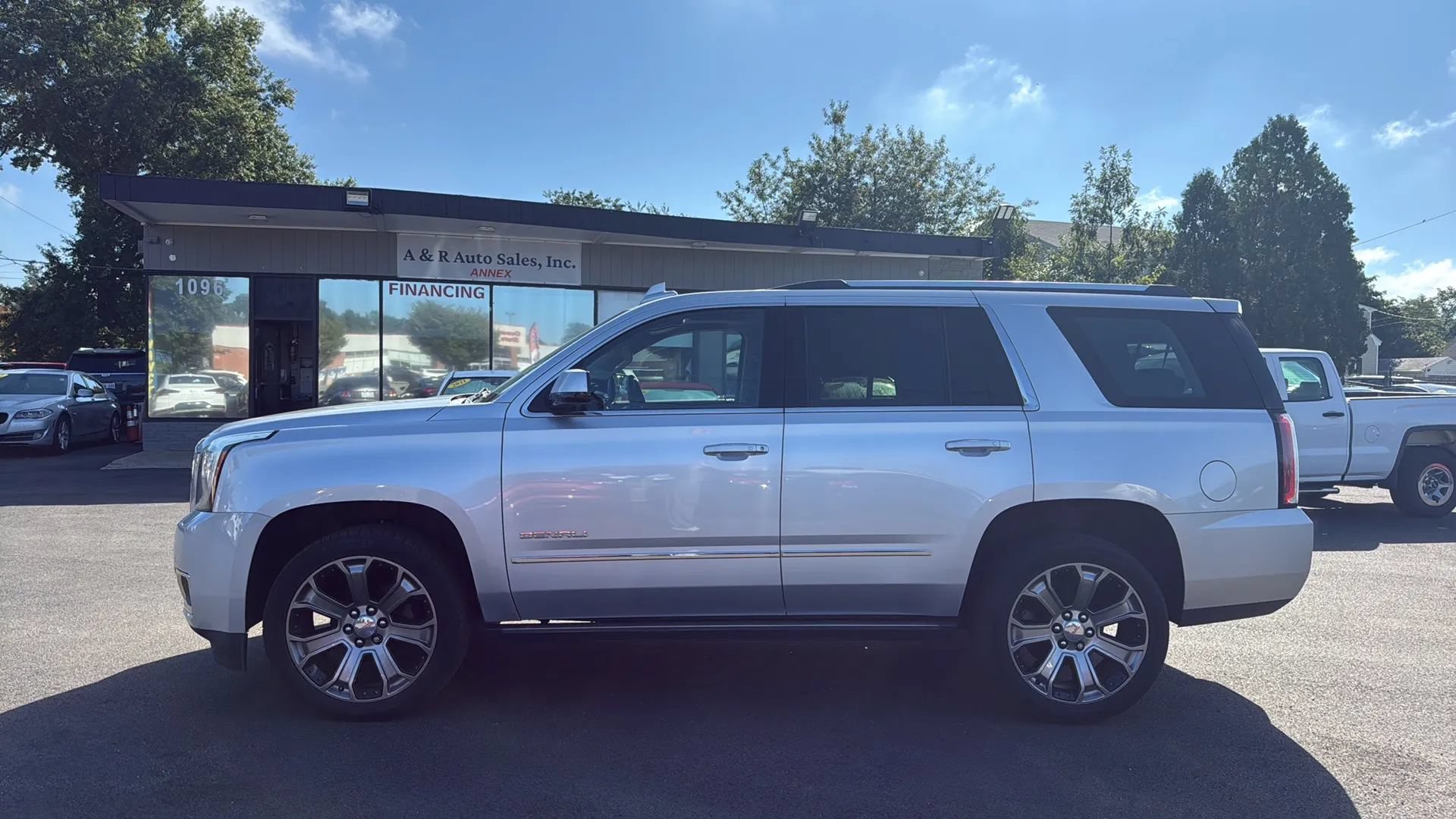 Used 2018 GMC Yukon Denali w/ Denali Ultimate Package AWD/4WD image 4