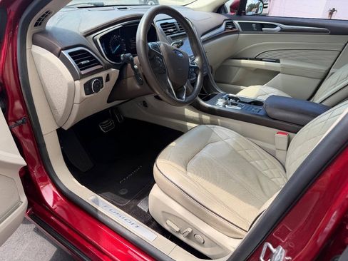 Used 2017 Ford Fusion Platinum FWD image 6