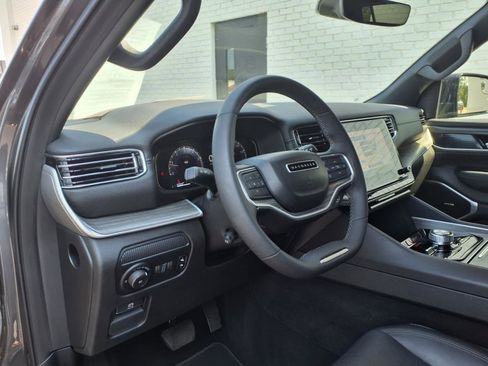 Used 2024 Jeep Wagoneer L Series II w/ Premium Group I AWD/4WD image 6