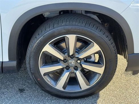 New 2025 Honda Pilot Touring image 6