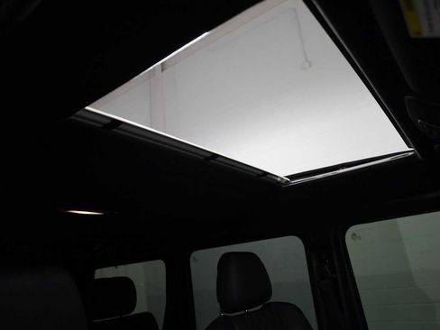 Used 2015 Mercedes-Benz G 63 AMG 4MATIC image 19